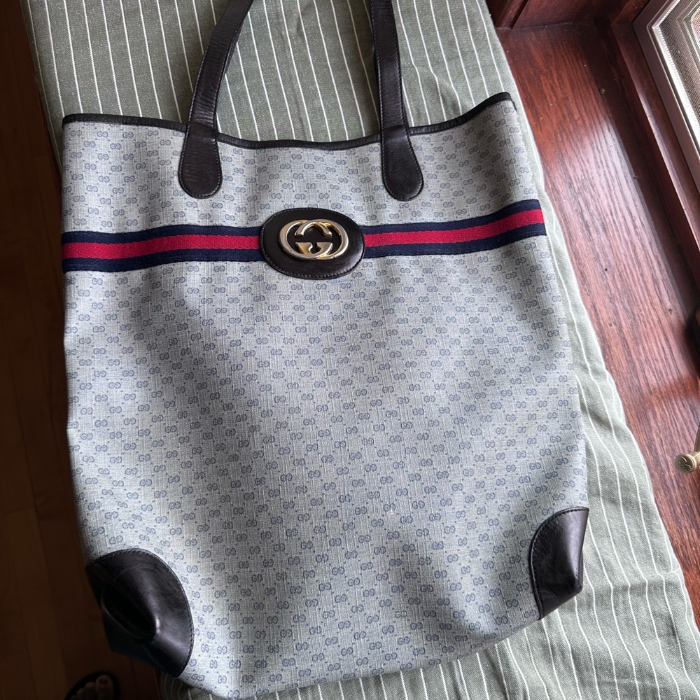 Gucci Elegant Red and Black Shoulder Bag - Picture 2 of 7